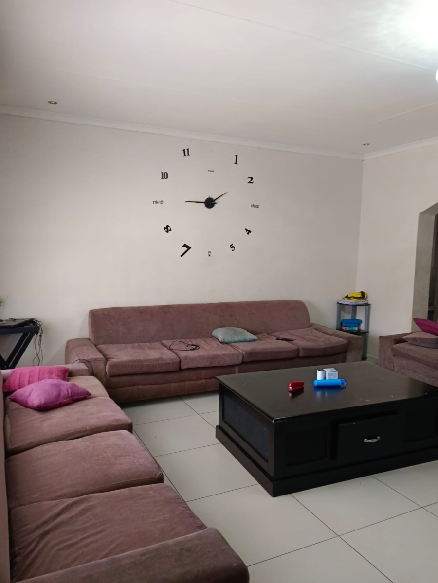6 Bedroom Property for Sale in Flamwood North West
